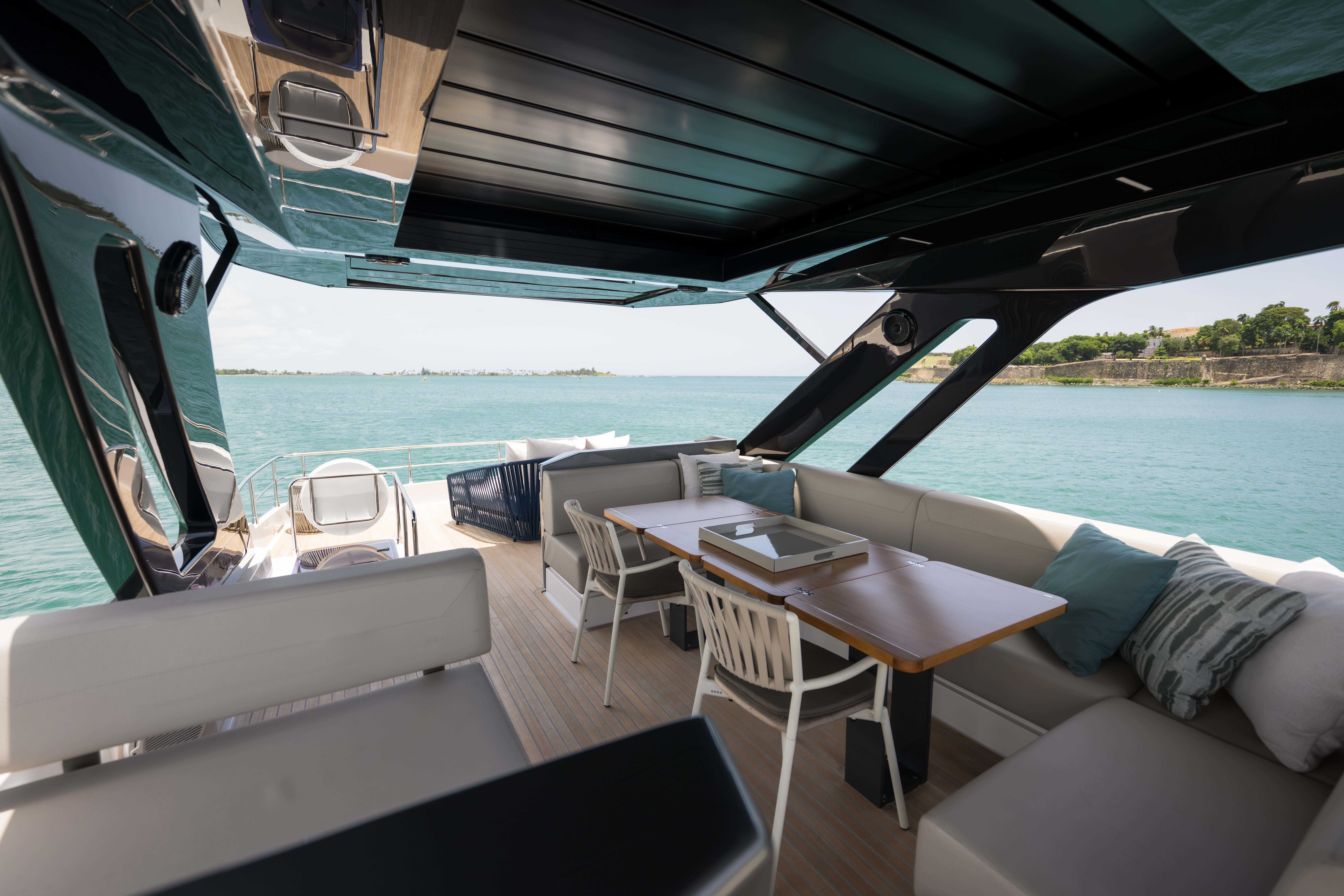 2023 FERRETTI YACHTS 720 